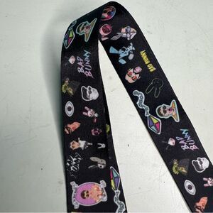 Bad Bunny tour lane yard batch holder